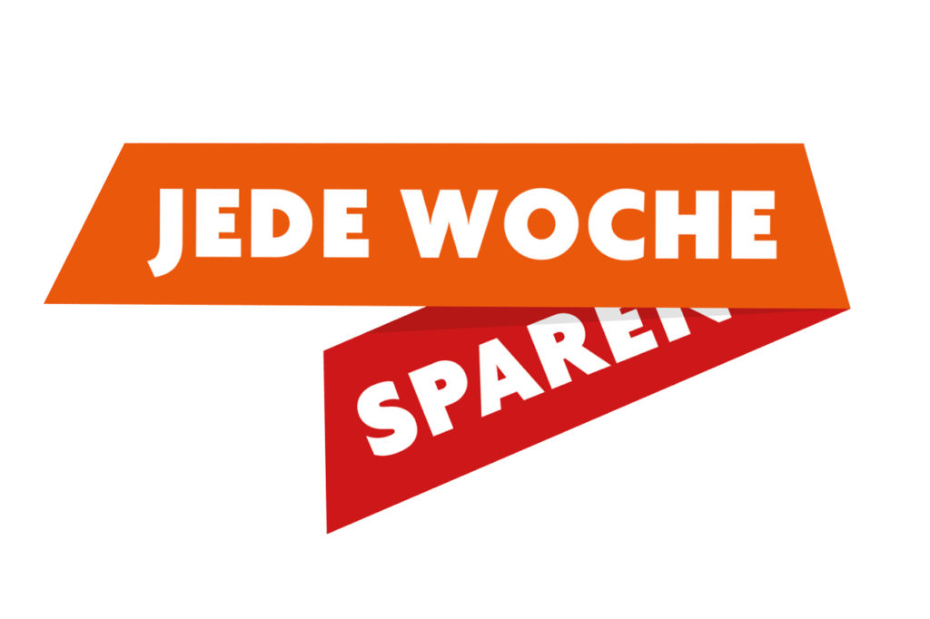 Ein Banner mit der Aufschrift "JEDE WOCHE" in großen, weißen Buchstaben auf einem orangefarbenen Hintergrund. Darunter ein roter Banner mit dem Wort "SPAREN" in großen, weißen Buchstaben, das leicht versetzt und nach rechts unten geneigt ist.